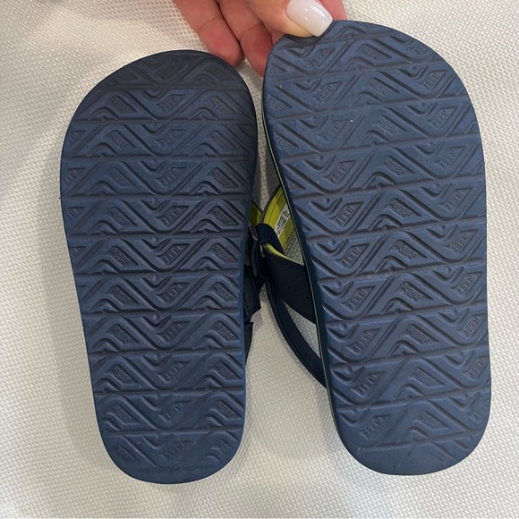 Kids' Little Ahi Flip Flop Size 9 Toddler - Picture 3 of 6